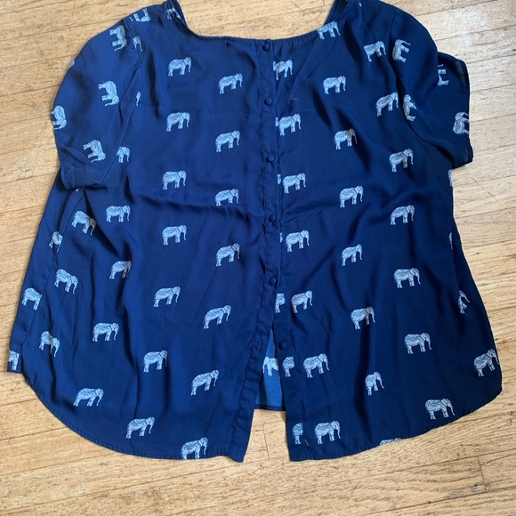 Torrid women’s 4X elephant blouse button up the back - Picture 4 of 6
